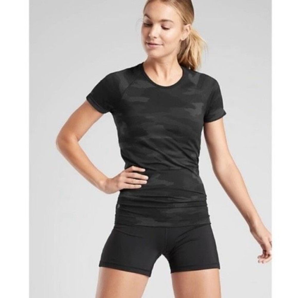 ✨Athleta Speedlight Camo Tee✨